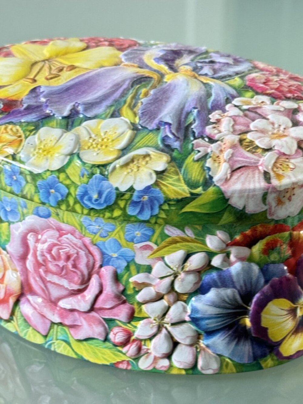 Churchill's Box Vintage metal flower colorful tin can 70" - Picture 7 of 8